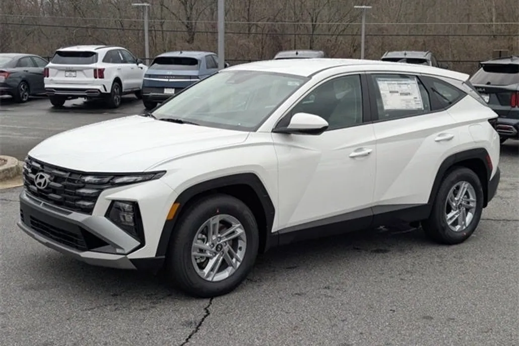 2025 Hyundai Tucson SE photo 1