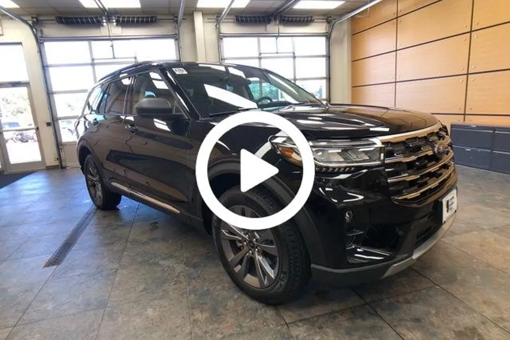2025 Ford Explorer photo 1