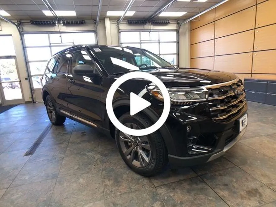 2025 Ford Explorer photo 1