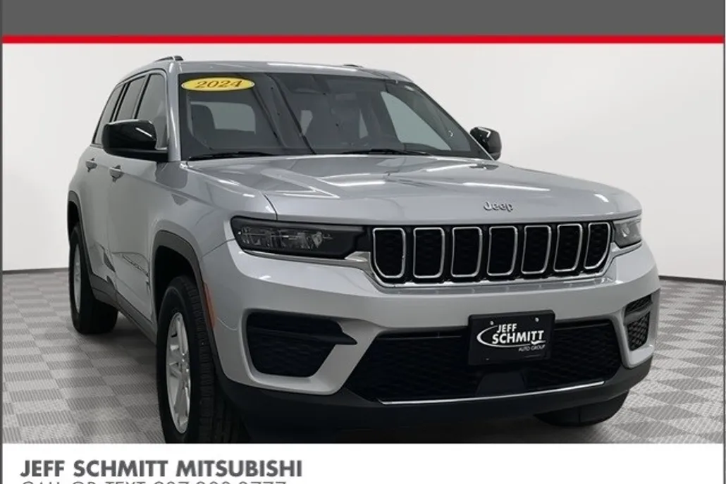 2024 Jeep Grand Cherokee Laredo photo 1