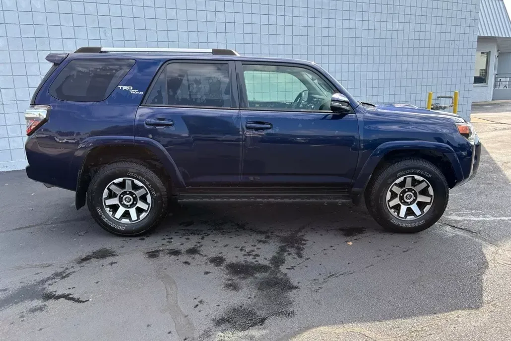 2018 Toyota 4Runner SR5 Premium photo 1