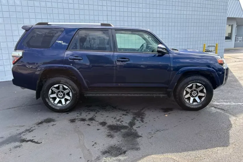 2018 Toyota 4Runner SR5 Premium photo 1