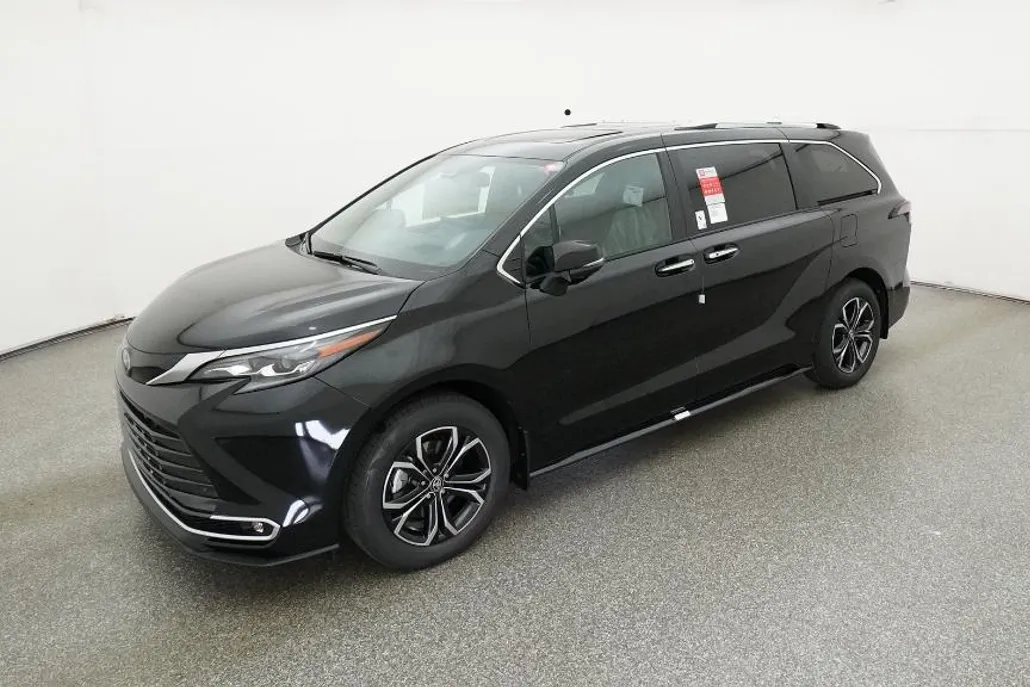2025 Toyota Sienna Platinum photo 1