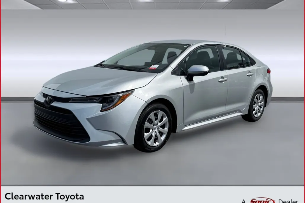 2025 Toyota Corolla LE photo 1