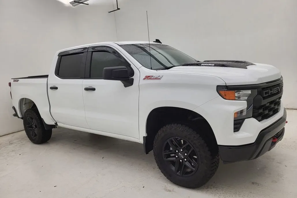 2025 Chevrolet Silverado 1500 Custom Trail Boss photo 1
