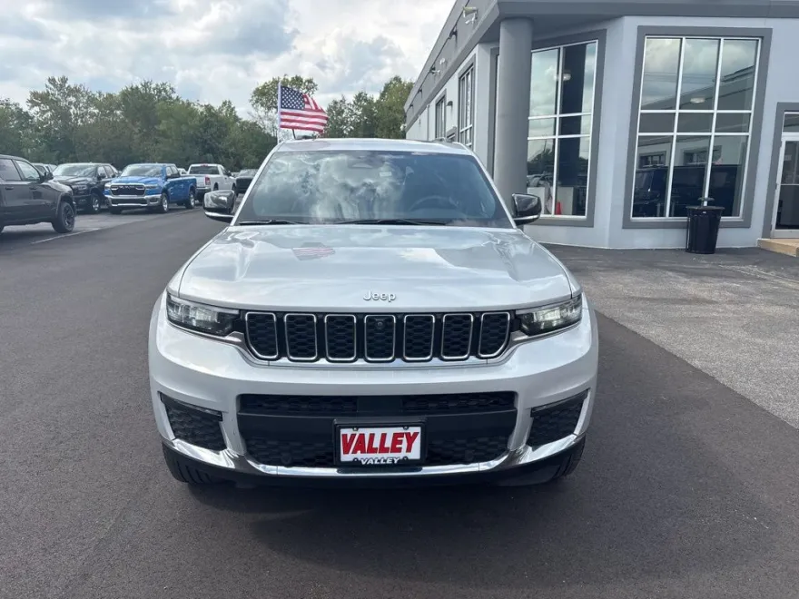 2024 Jeep Grand Cherokee Limited photo 1