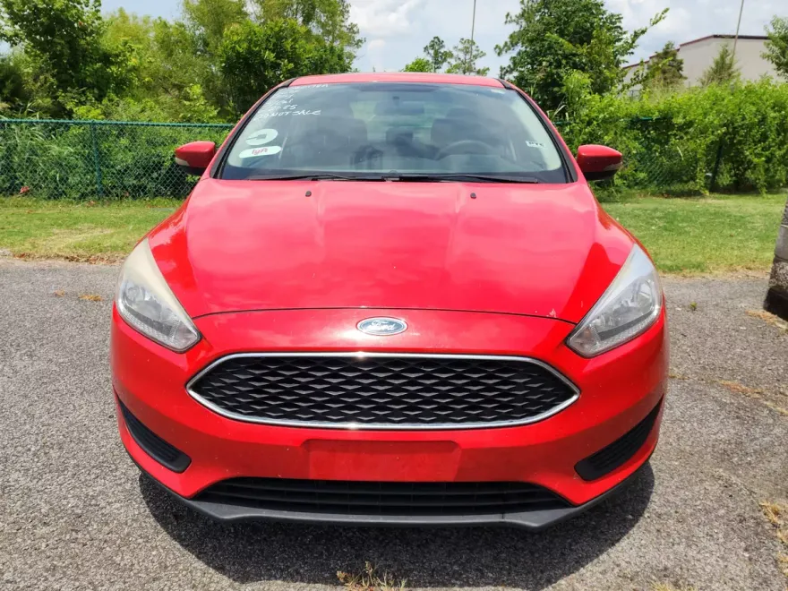 2016 Ford Focus SE photo 1