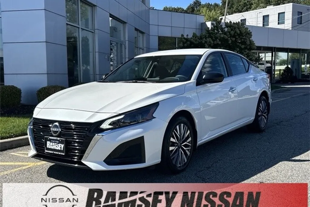2024 Nissan Altima 2.5 SV photo 1