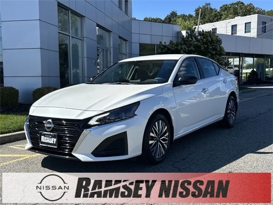 2024 Nissan Altima 2.5 SV photo 1