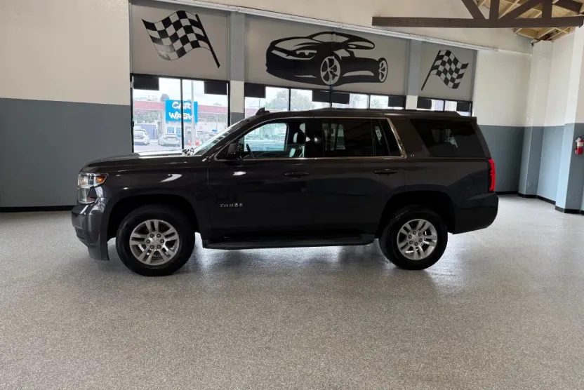 2017 Chevrolet Tahoe LT photo 1