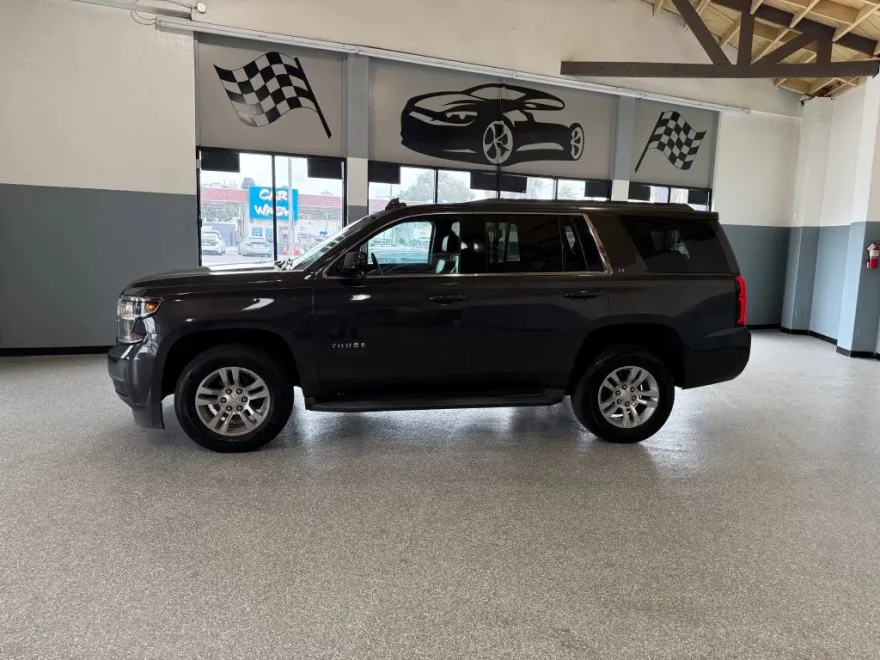 2017 Chevrolet Tahoe LT photo 1