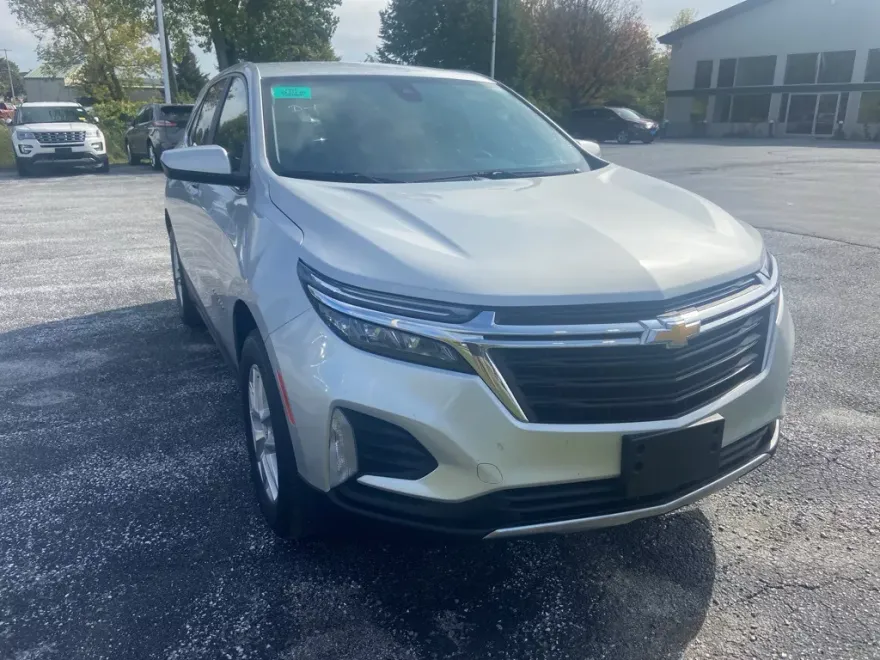 2022 Chevrolet Equinox LT photo 1
