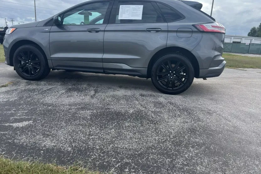 2024 Ford Edge SEL photo 1