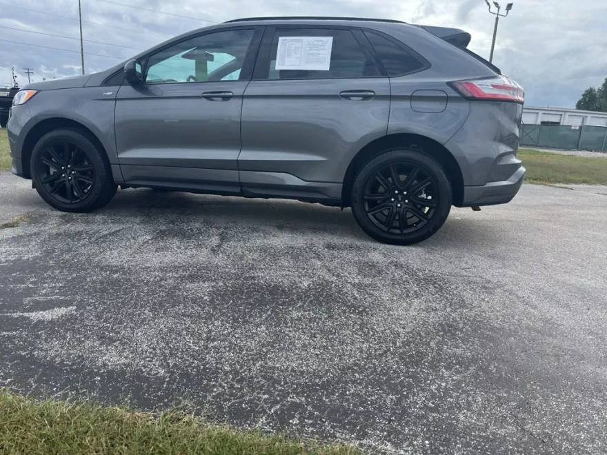 2024 Ford Edge SEL photo 1