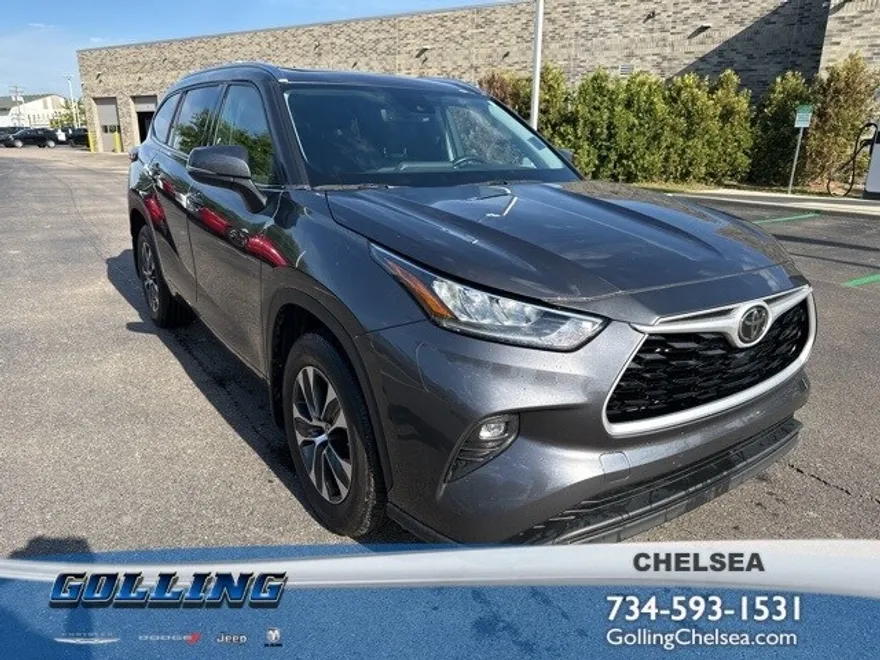 2020 Toyota Highlander XLE photo 1