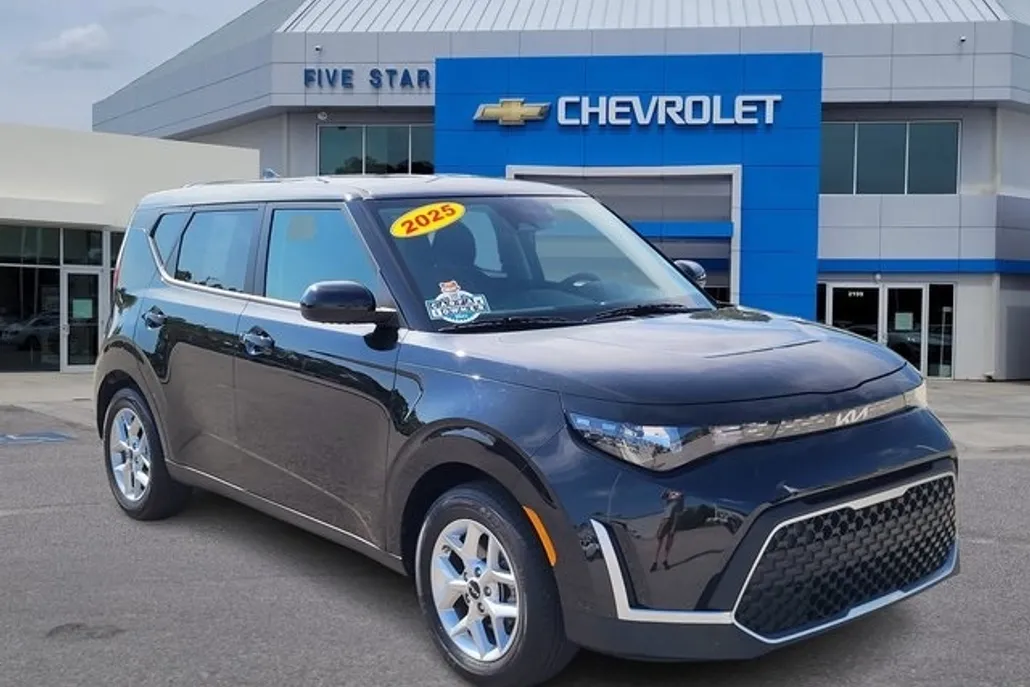 2025 Kia Soul LX photo 1