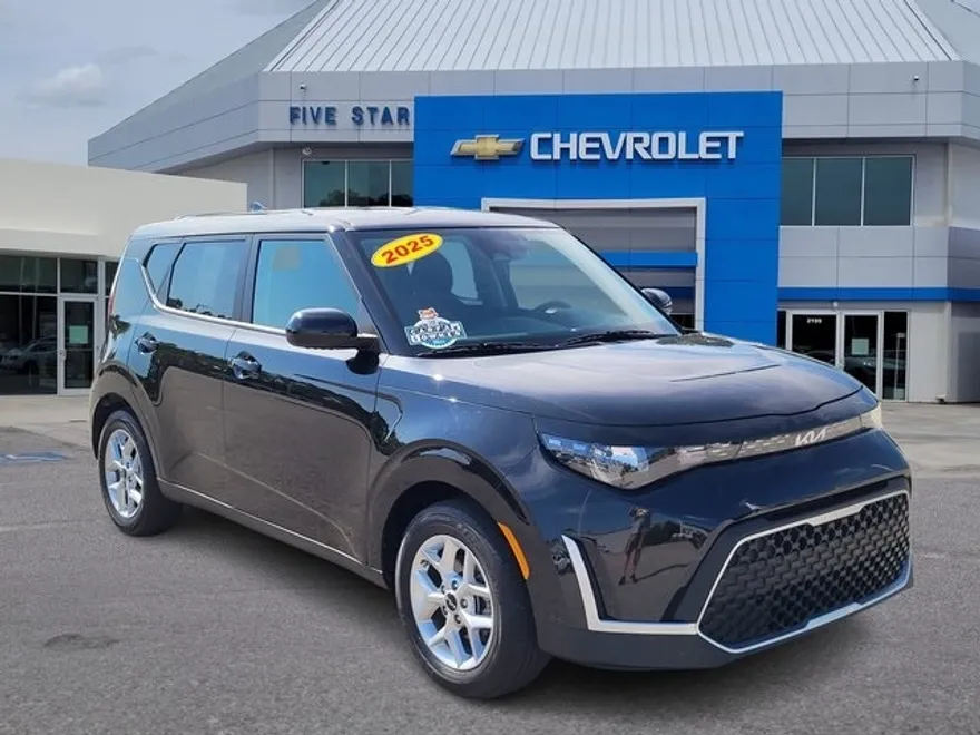 2025 Kia Soul LX photo 1