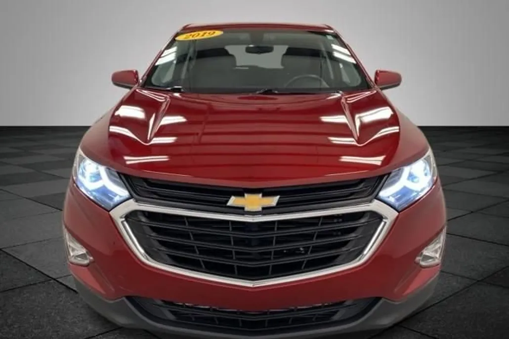 2019 Chevrolet Equinox LT photo 1