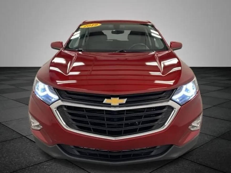 2019 Chevrolet Equinox LT photo 1