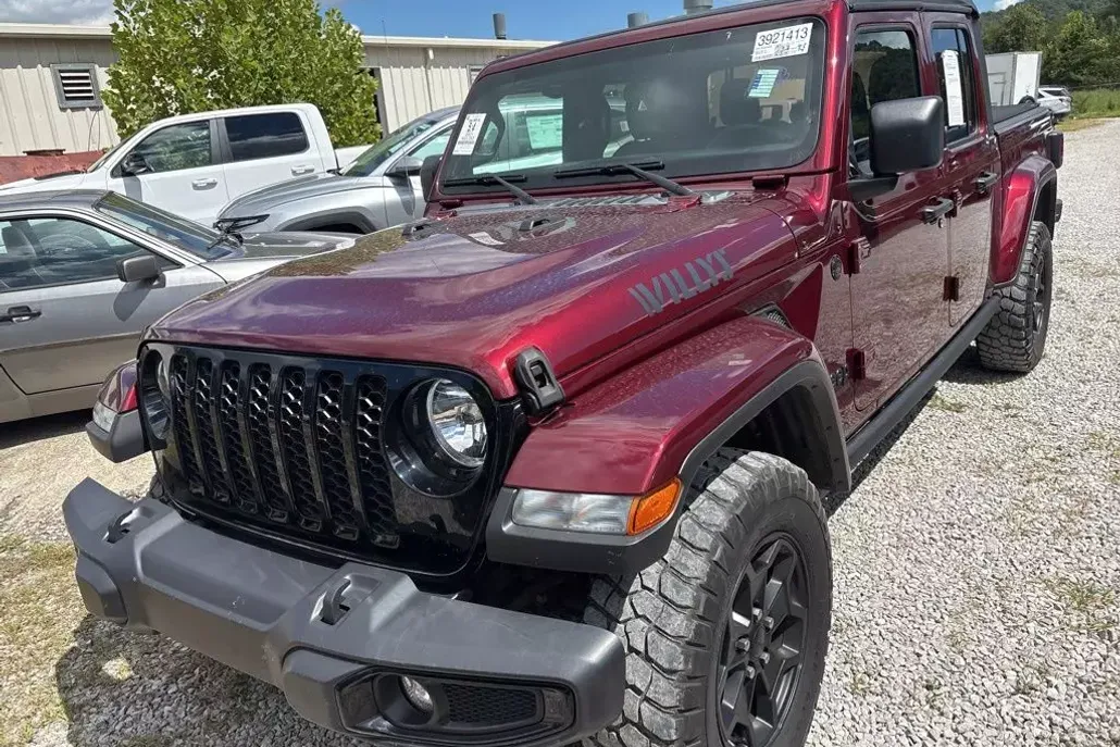 2021 Jeep Gladiator Willys Sport photo 1