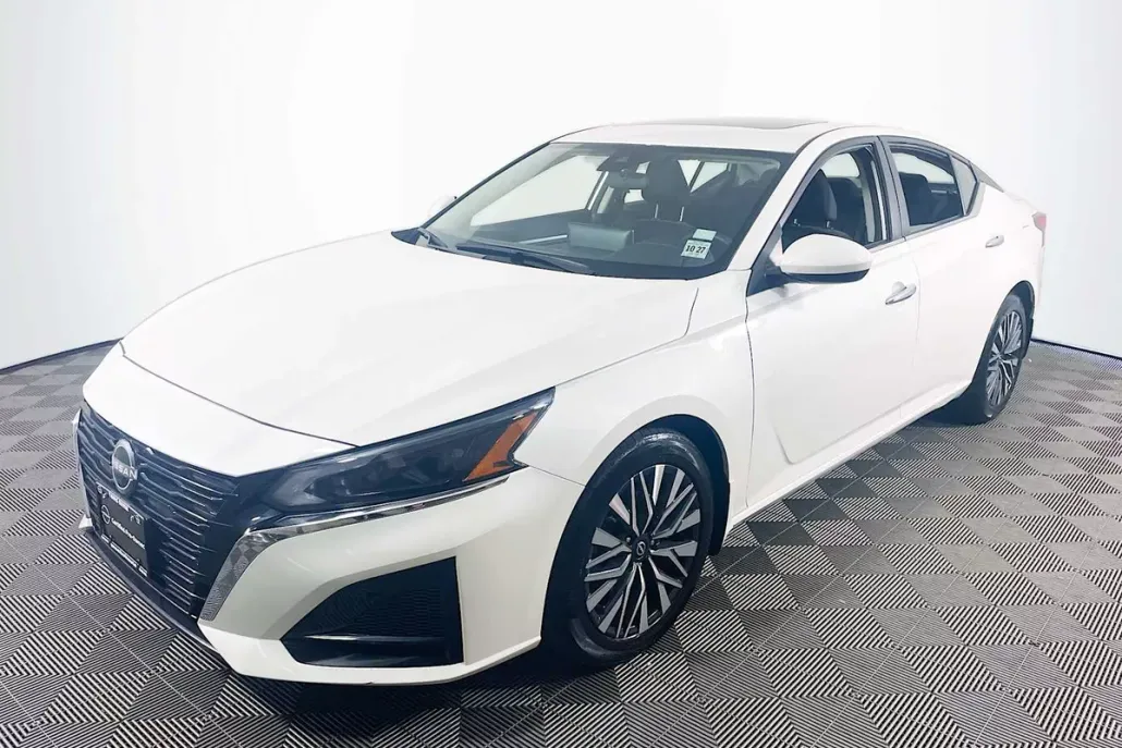 2023 Nissan Altima 2.5 SV photo 1