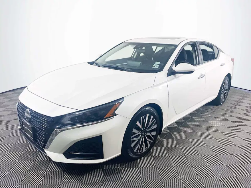 2023 Nissan Altima 2.5 SV photo 1