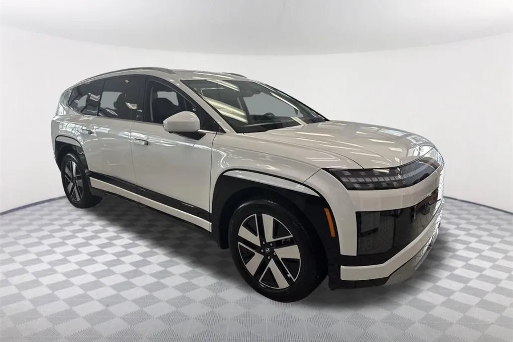 2026 Hyundai Ioniq SEL photo 1