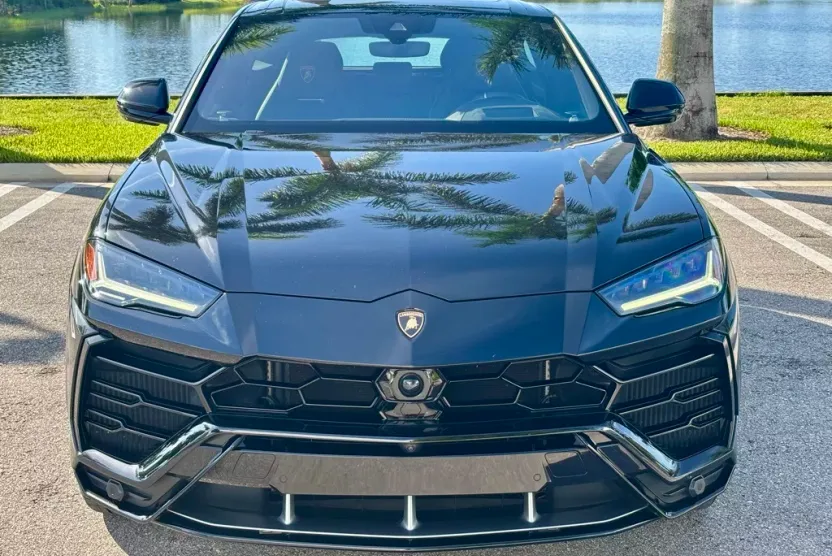 2021 Lamborghini Urus Base photo 1