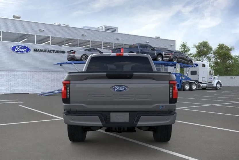 2025 Ford F-150 Lightning XLT photo 1