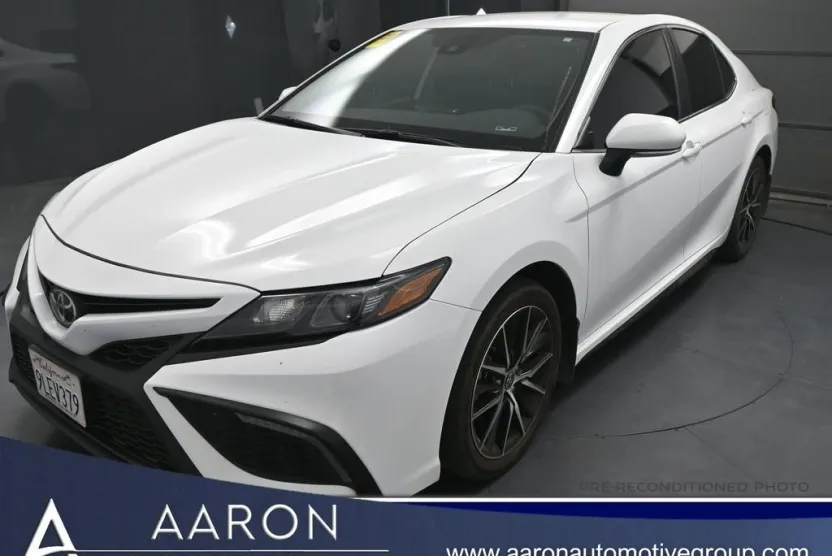 2024 Toyota Camry SE photo 1