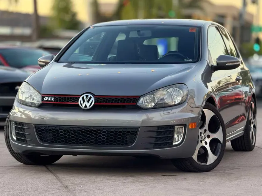 2010 Volkswagen Golf GTI photo 1