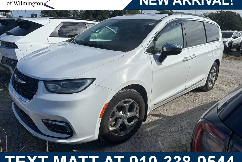 2023 Chrysler Pacifica Limited photo 1