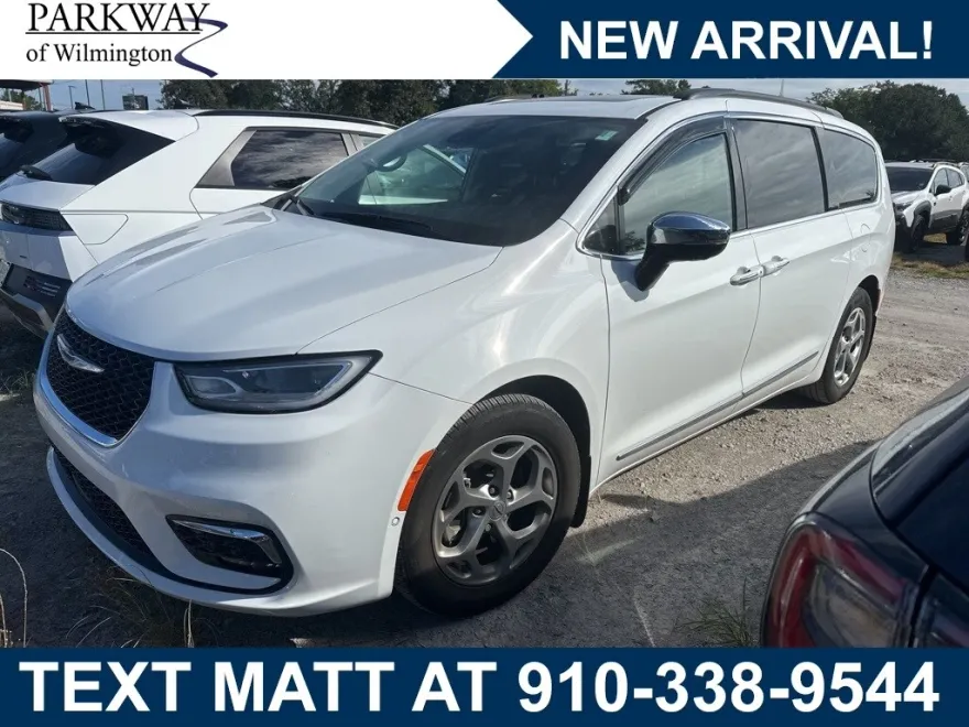 2023 Chrysler Pacifica Limited photo 1