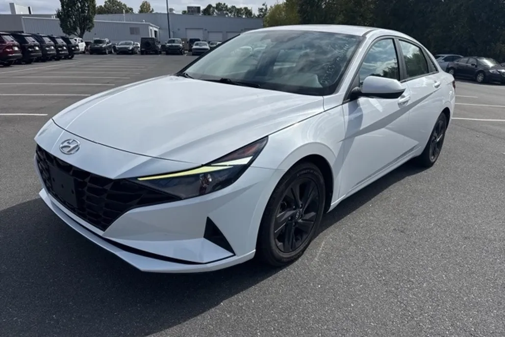 2021 Hyundai Elantra SEL photo 1