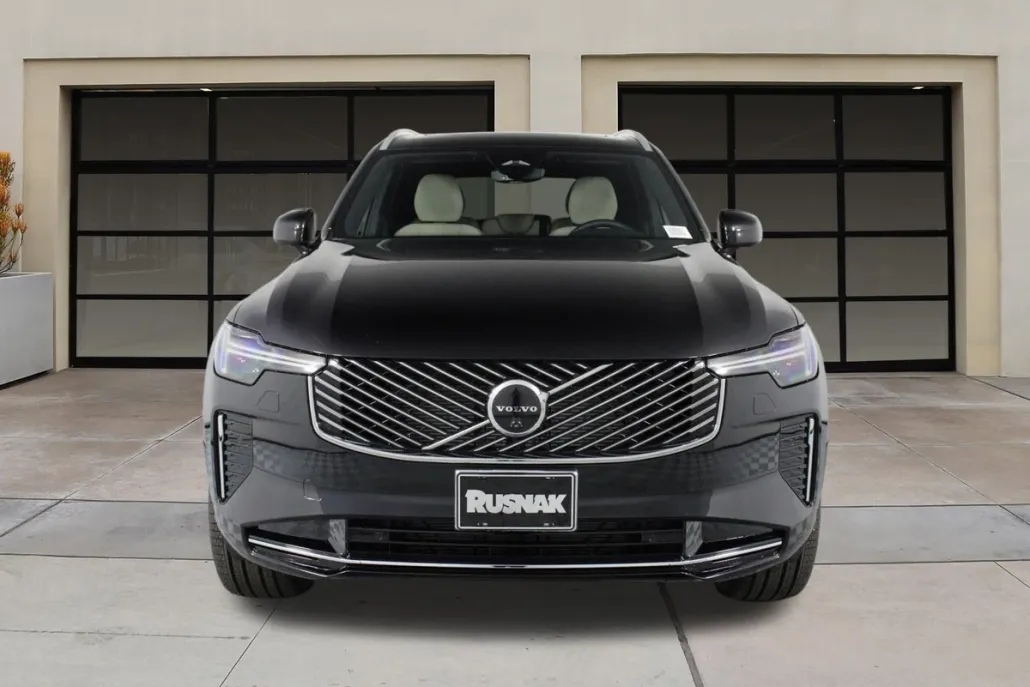 2026 Volvo XC90 B5 Plus photo 1