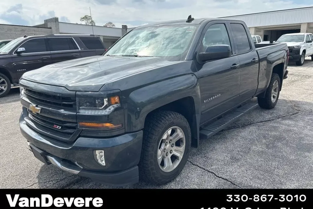 2018 Chevrolet Silverado 1500 LT photo 1