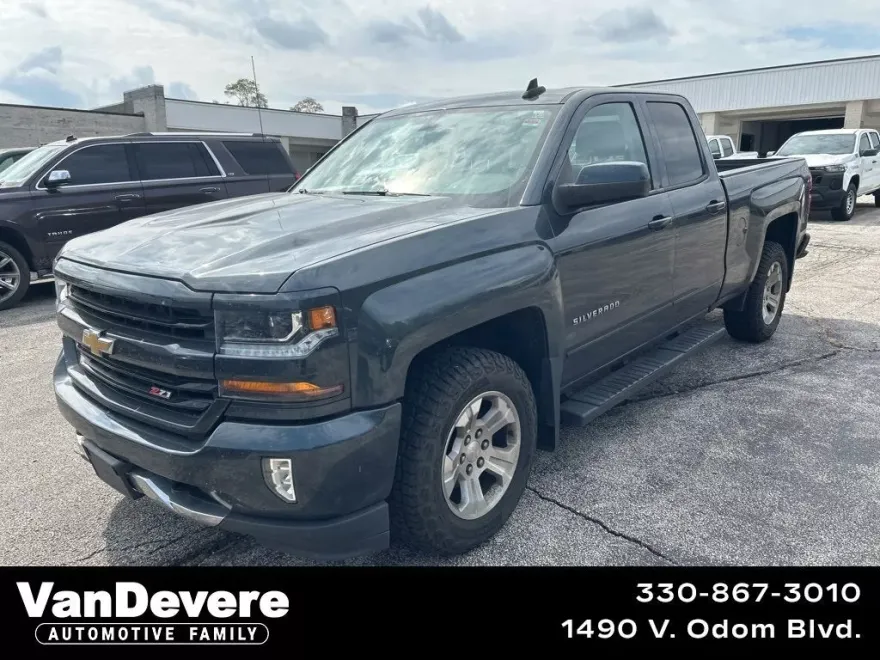 2018 Chevrolet Silverado 1500 LT photo 1