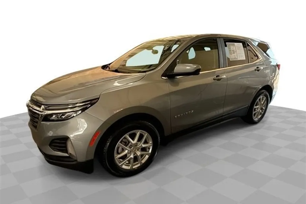 2024 Chevrolet Equinox LT photo 1