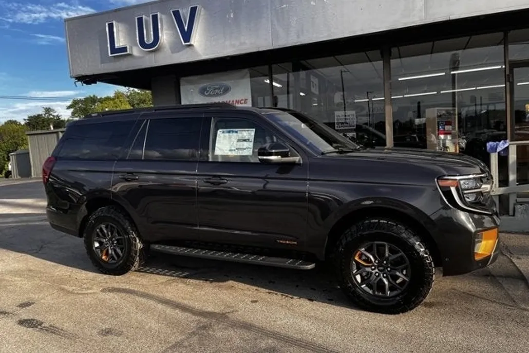 2025 Ford Expedition photo 1