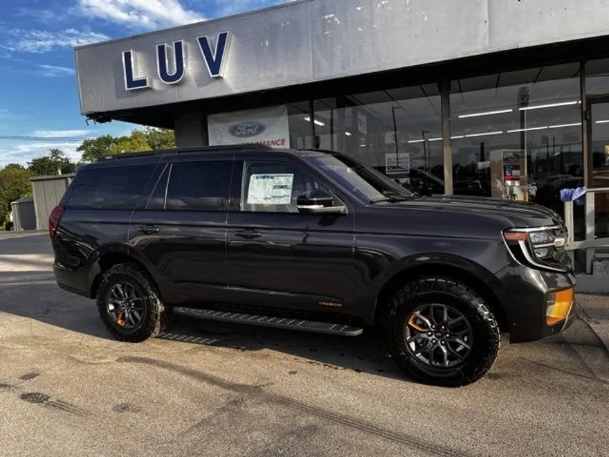 2025 Ford Expedition photo 1