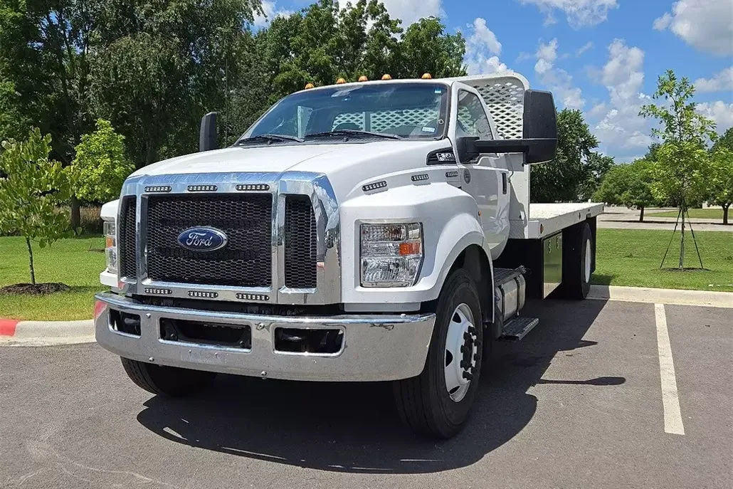 2023 Ford F-650 SuperCab photo 1