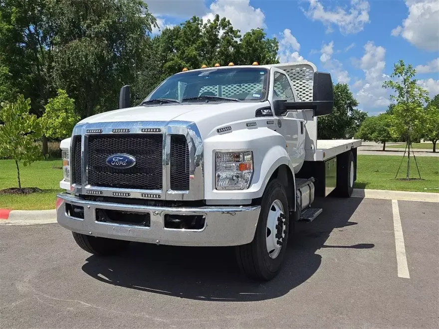2023 Ford F-650 SuperCab photo 1