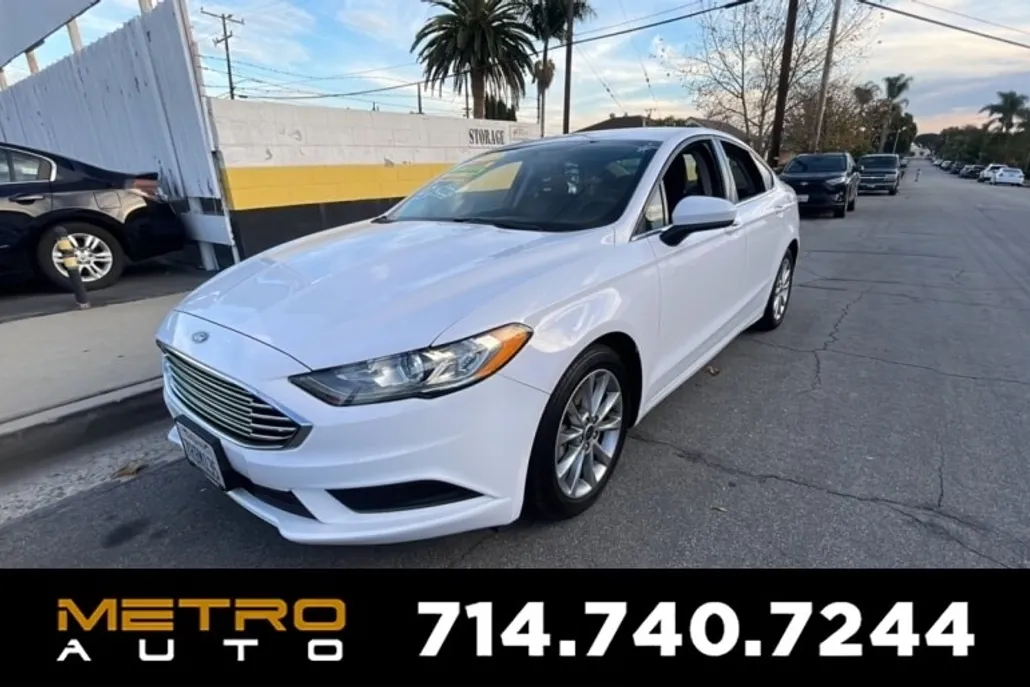 2017 Ford Fusion SE photo 1