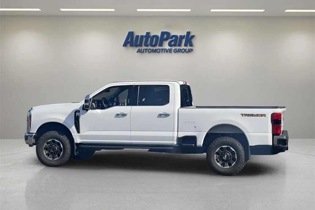 2023 Ford F-250 Lariat Tremor photo 1