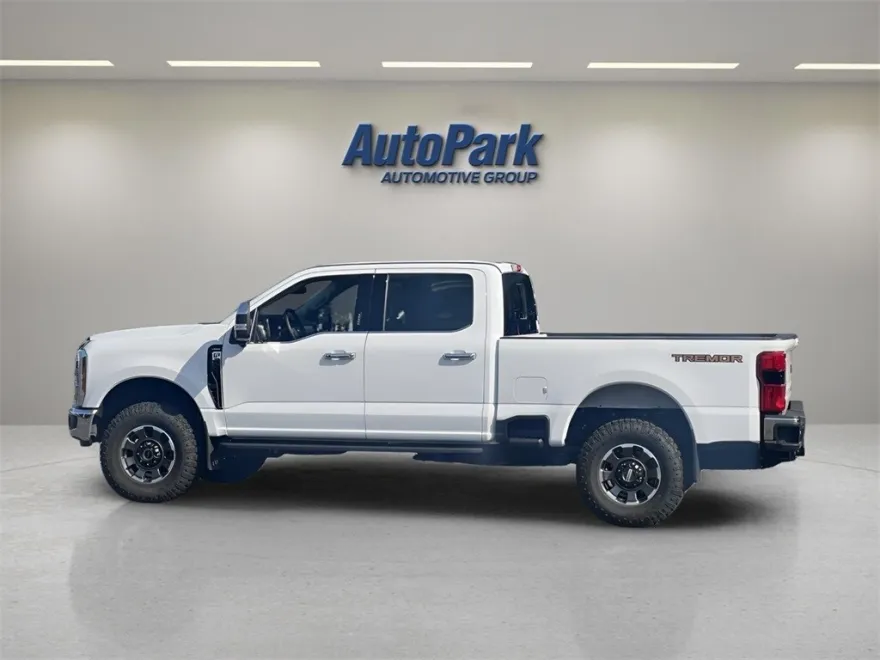 2023 Ford F-250 Lariat Tremor photo 1