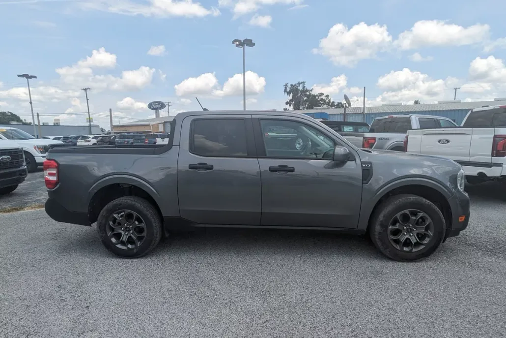 2022 Ford Maverick XLT photo 1
