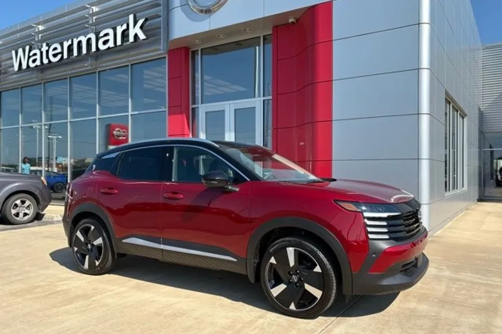 2025 Nissan Kicks SR photo 1