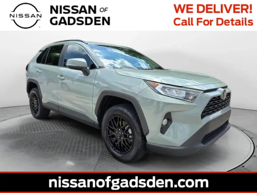 2020 Toyota RAV4 XLE photo 1