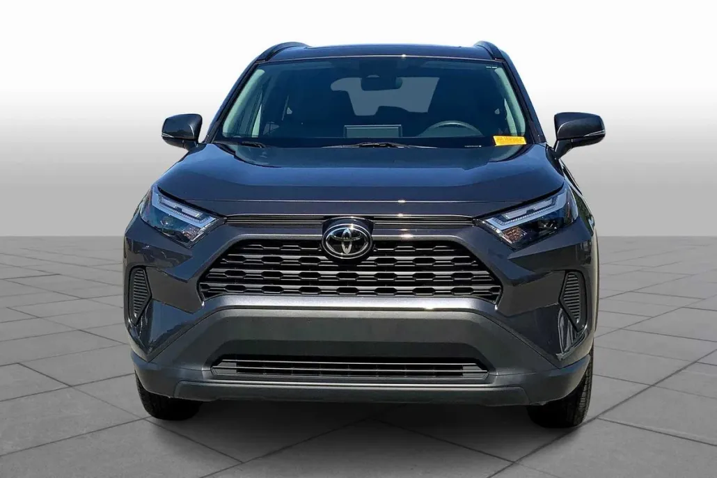 2024 Toyota RAV4 XLE photo 1