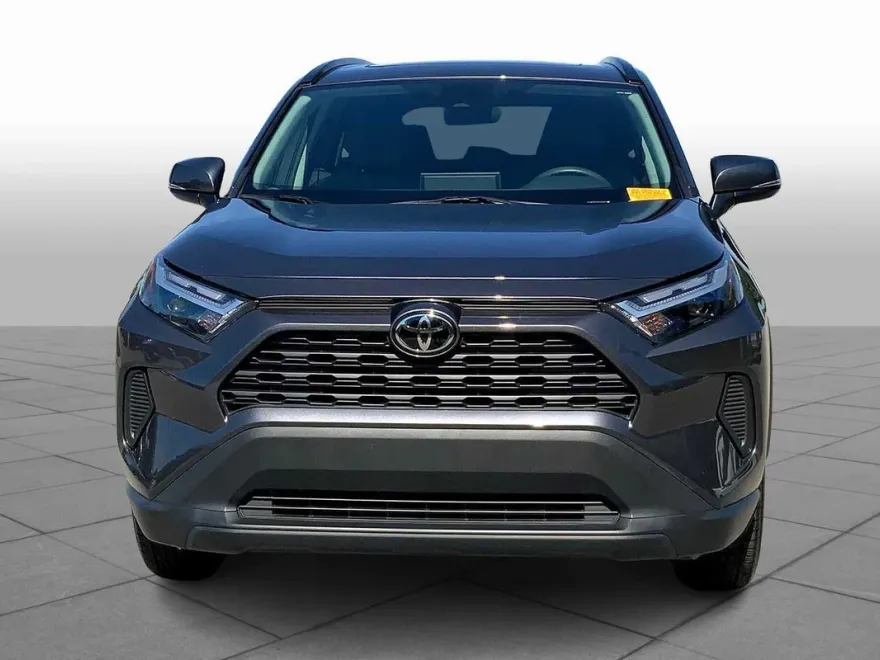 2024 Toyota RAV4 XLE photo 1